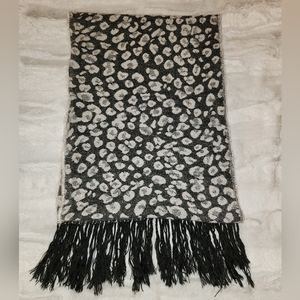 *NWOT Women's Reversible Collection Eighteen Animal Print Scarf w Fringe*